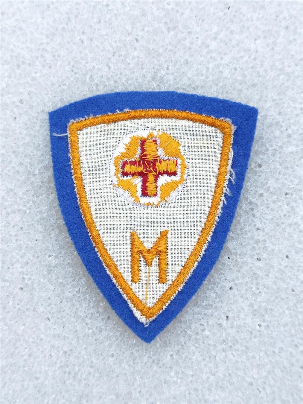 Placchette & Badge: Abzeichen Sanitätsmaterialsoldat 1972 V1 – Usato da Bauma venduto da SwissMilitaria 1