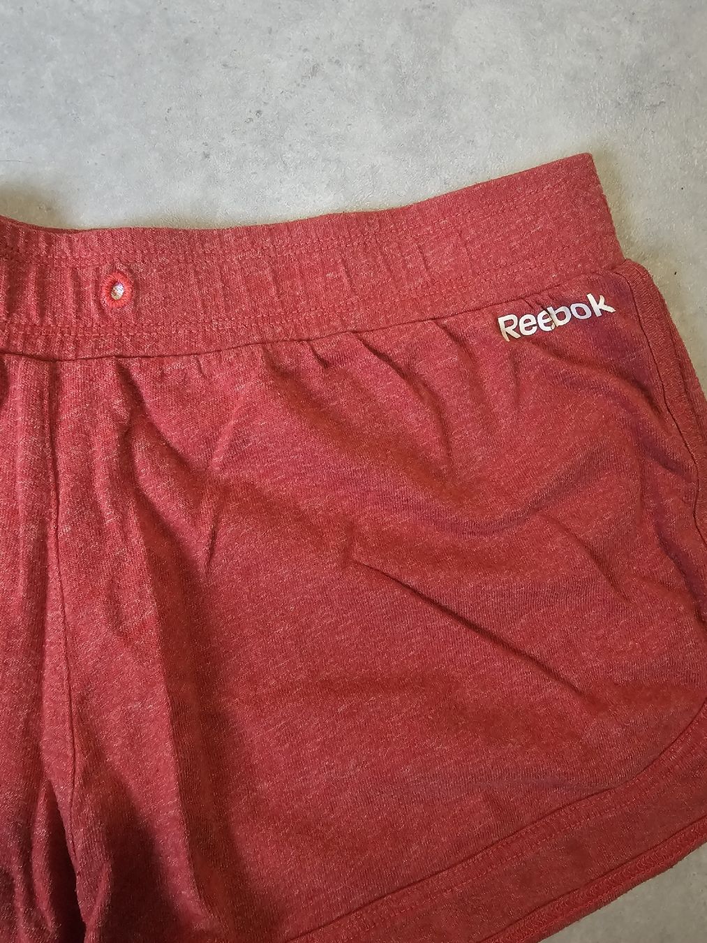 Reebok Hosen: Shorts Reebok rouge taille S – Gebraucht aus Sornetan von T.a333 1