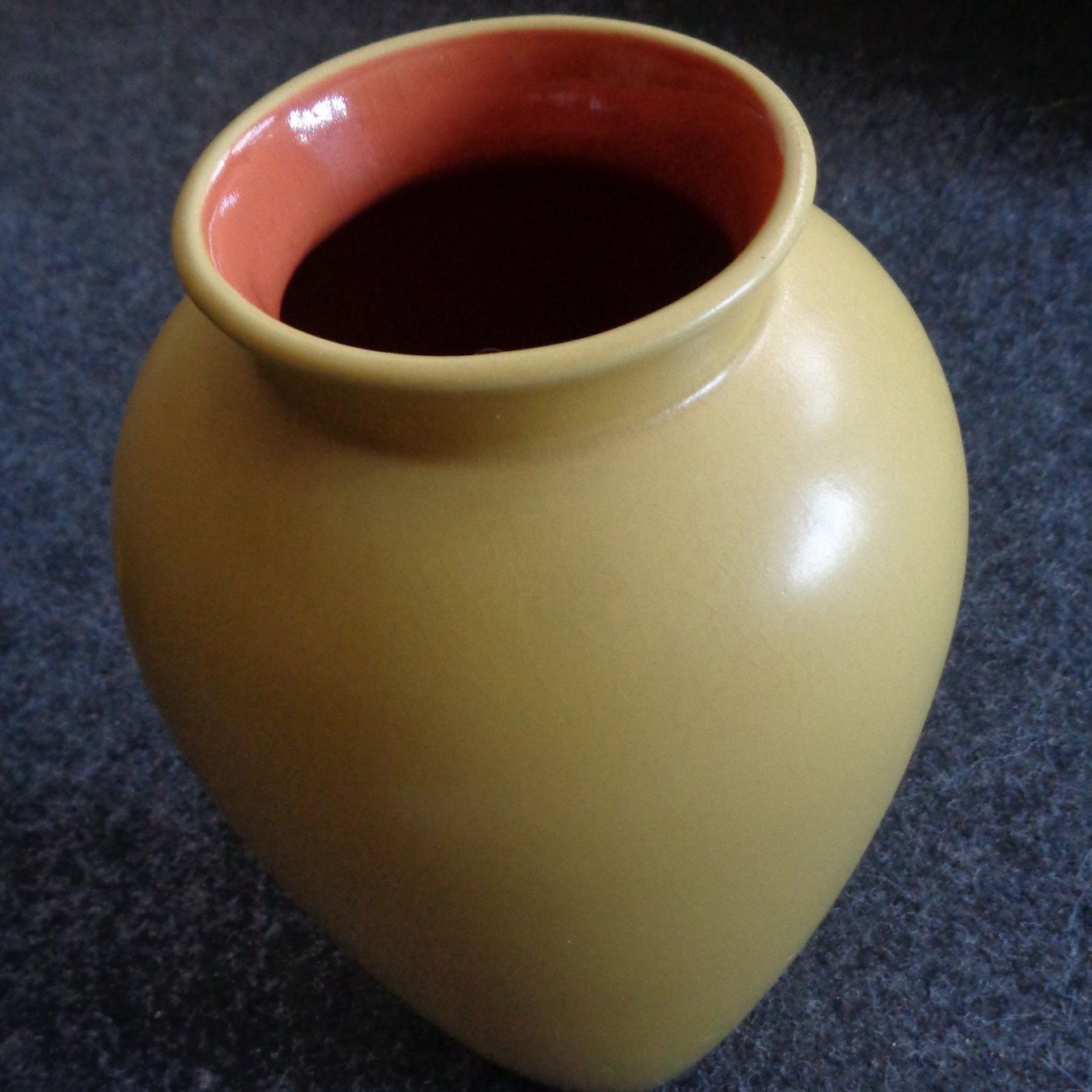 Vase & Récipients: HOHE GELBE VASE – D'occasion à Lausanne par kiliman73 2