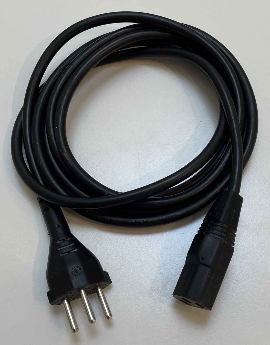 Câbles: Netzkabel 2.2m 230V – D'occasion à Cham par fiopel