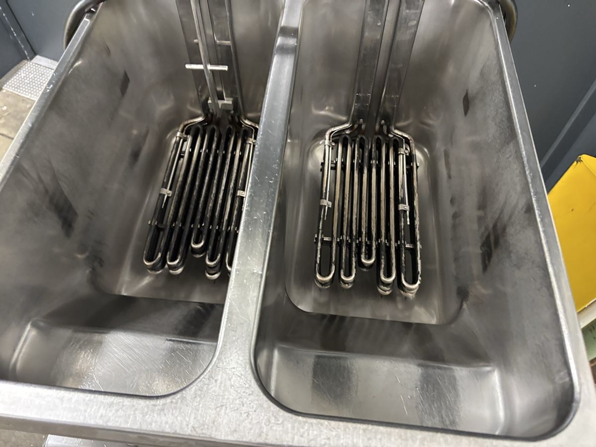 Elettrodomestici da cucina: Fritteuse  – Usato da Dietikon venduto da dia_y8y5 6