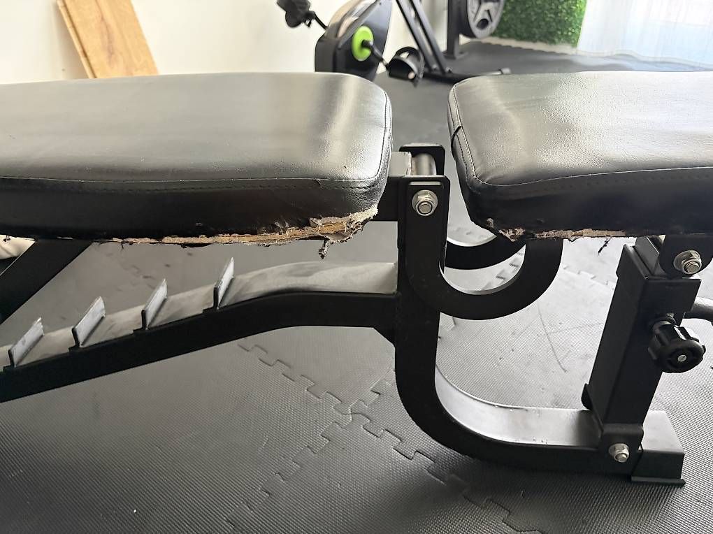 Hometrainer: Hantelbank verstellbar - 30Fr – Gebraucht aus Dietikon von sel_8g5g 1