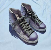 Nike Sneaker lila / violett glänzend Gr. 38.5