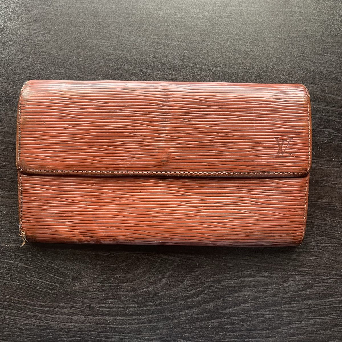 Louis Vuitton Portafogli: Vintage Louis Vuitton long wallet – Usato da Genève venduto da FoundTears