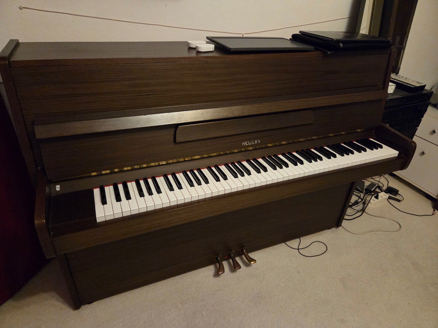 Musikinstrumente: Piano Hellas Helsinki – Gebraucht aus Luzern von Olaf010
