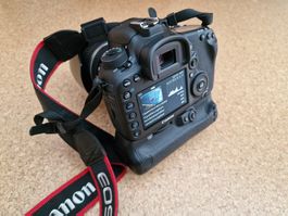 Canon EOS 7D Mark II & EFS 17-55 2.8 IS USM viel Zubehör TOP