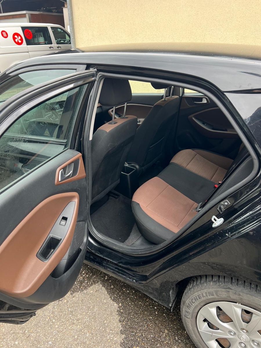 Hyundai Automobili: Hyundai i20 – Usato da Frauenfeld venduto da sve_yj27 6