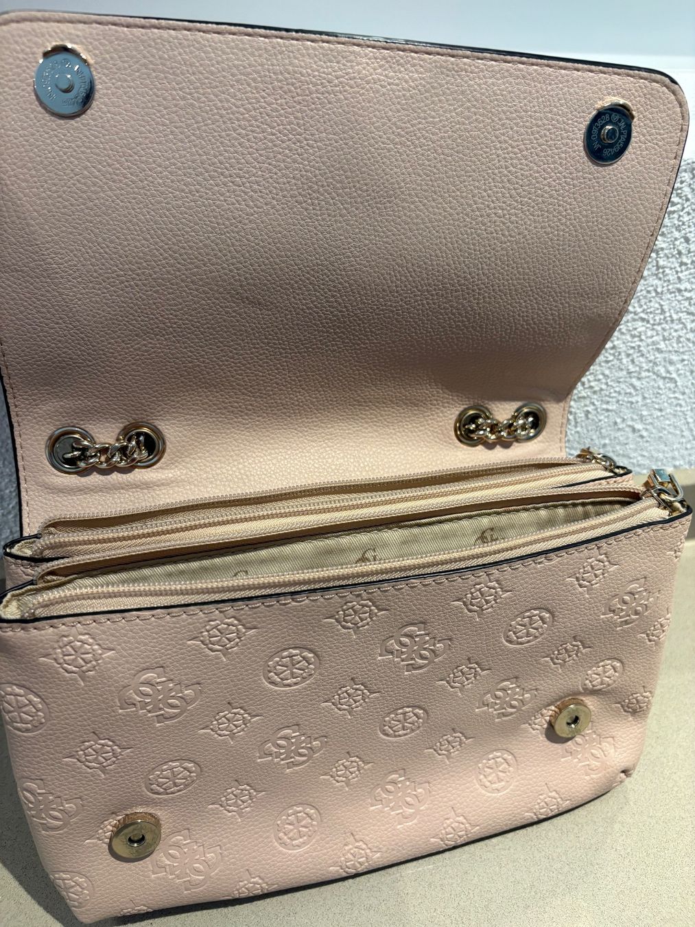 Guess Borse da donna: Guess Umhängetasche – Nuovo e nell'imballaggio originale da Dietwil venduto da kar_b29h 3