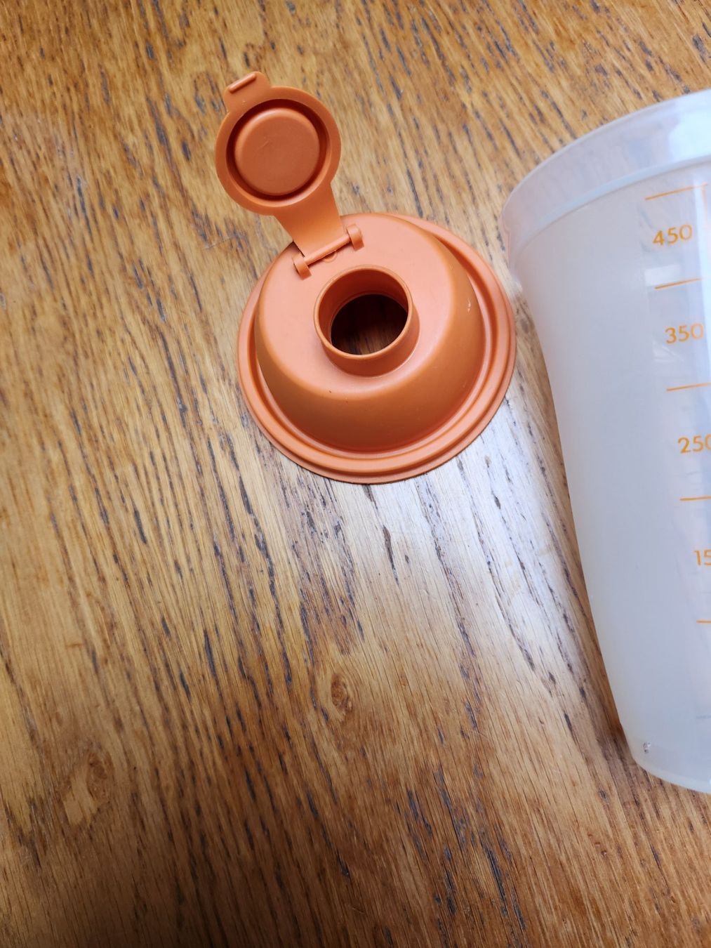 Tupperware Contenitori & Simili: Tupperware Shaker 500ml kleinem Teiler Orange – Usato da Gstaad venduto da Meiel2020 4