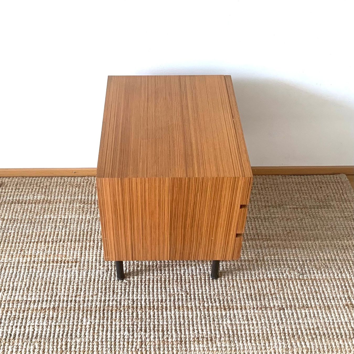 Cassettiere: Kleine Kommode/Sideboard aus den 60er Jahren – Usato da Winterthur venduto da Trouvailles-77 5