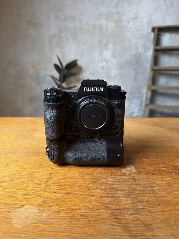 Fotocamera: Fujifilm XH2 + battery grip – Usato da Solduno venduto da rob_l8rs