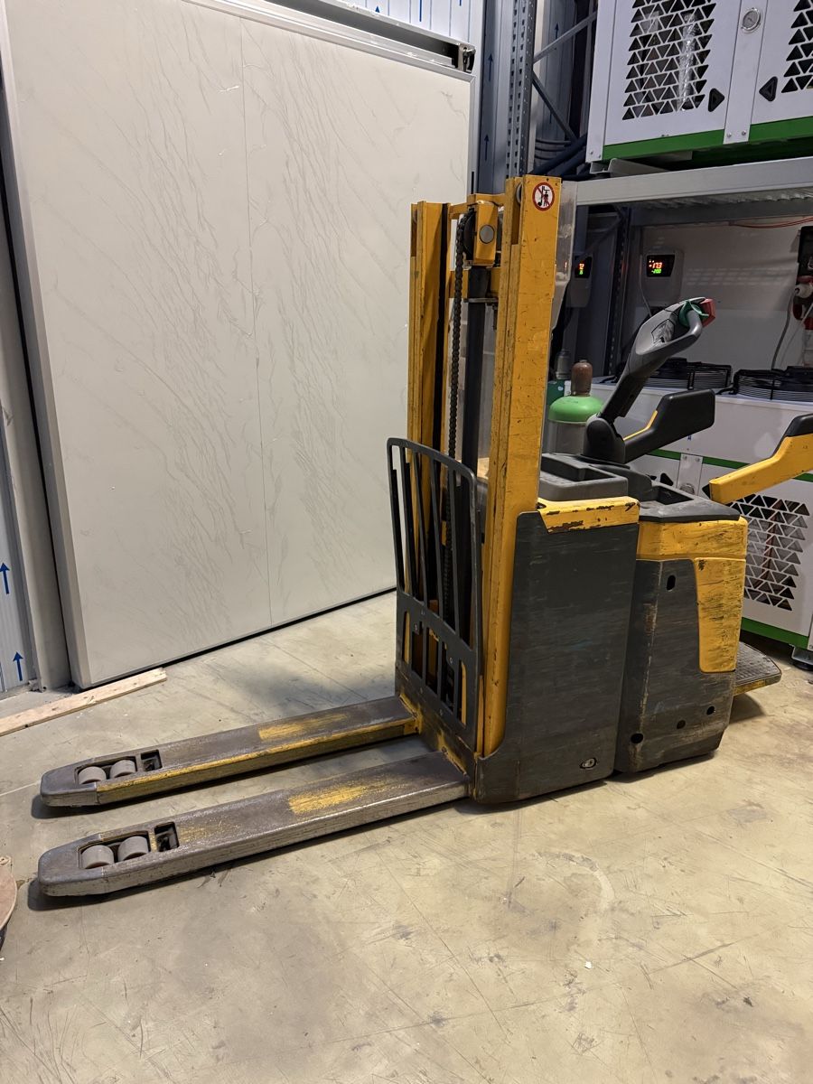 Jungheinrich Carrelli elevatori e a forche: Jungheinrich Deichselstapler ERD 220 – Usato da Wolfwil venduto da RESTPOSTEN-Engros1 2