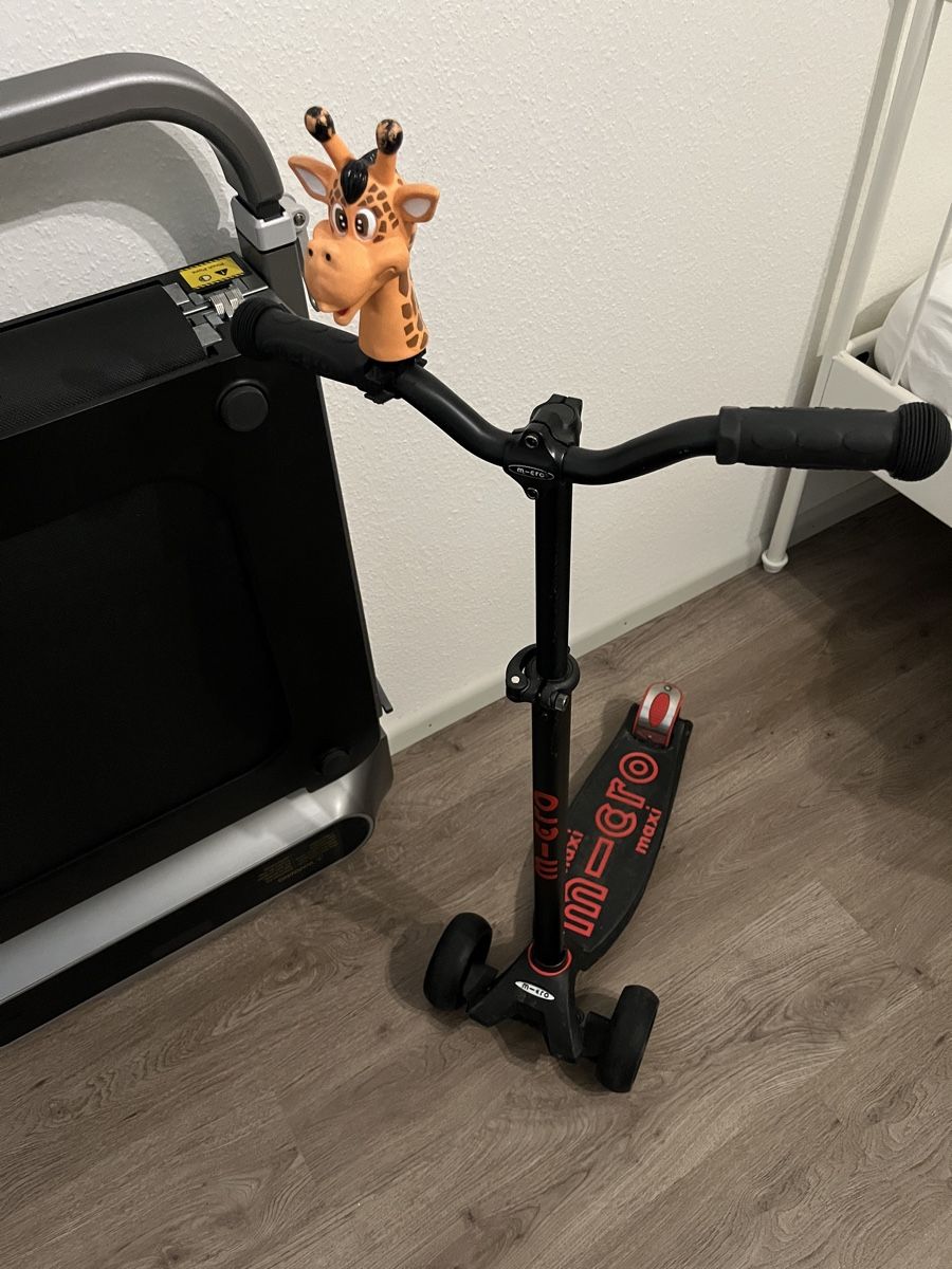 Micro Kickboard: Micro Maxi Deluxe Pro Scooter Schwarz & Rot – Usato da Reinach BL venduto da Wasser20052011