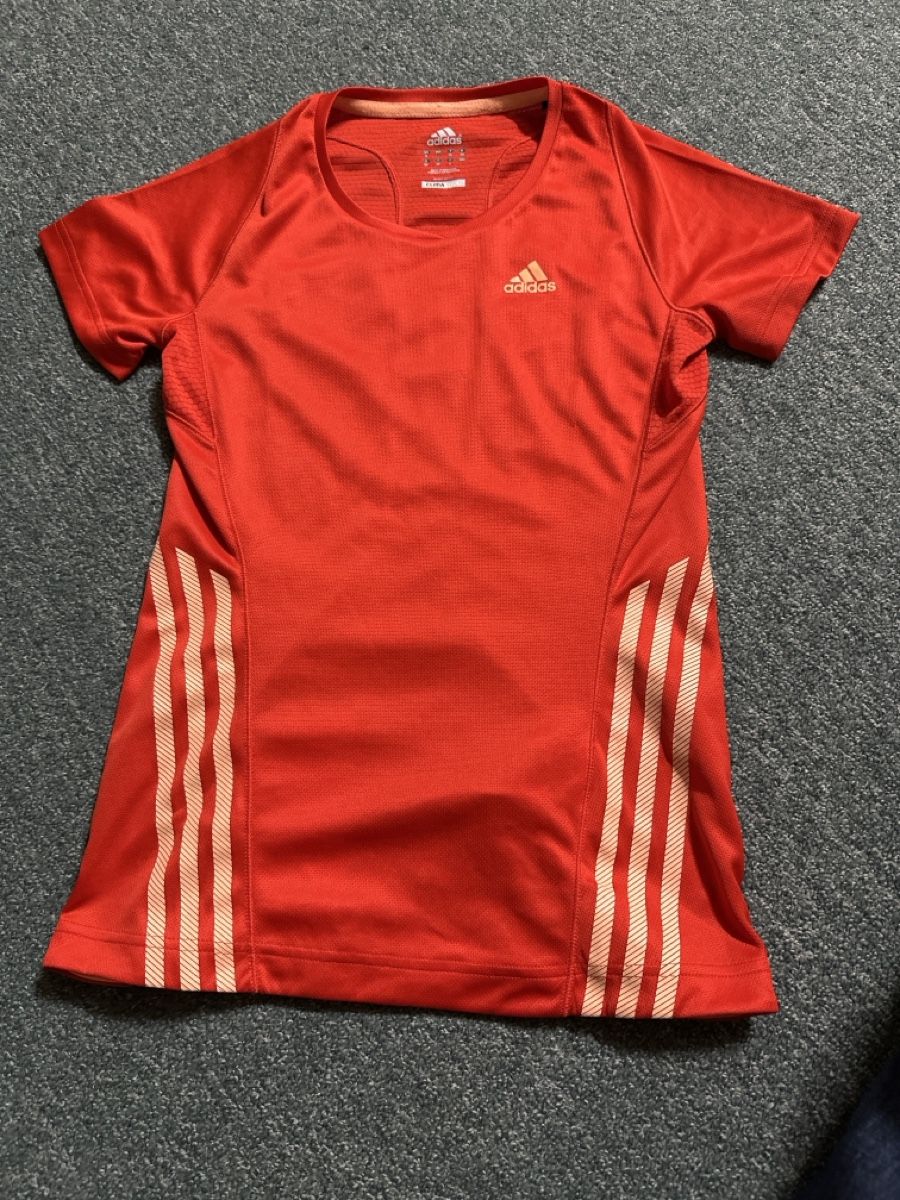 Adidas T-shirt: Adidas Sportshirt  – Nuovo (secondo la descrizione) da Baltschieder venduto da YmroBe