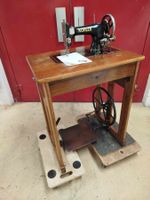 Ancienne machine à coudre Köhler.