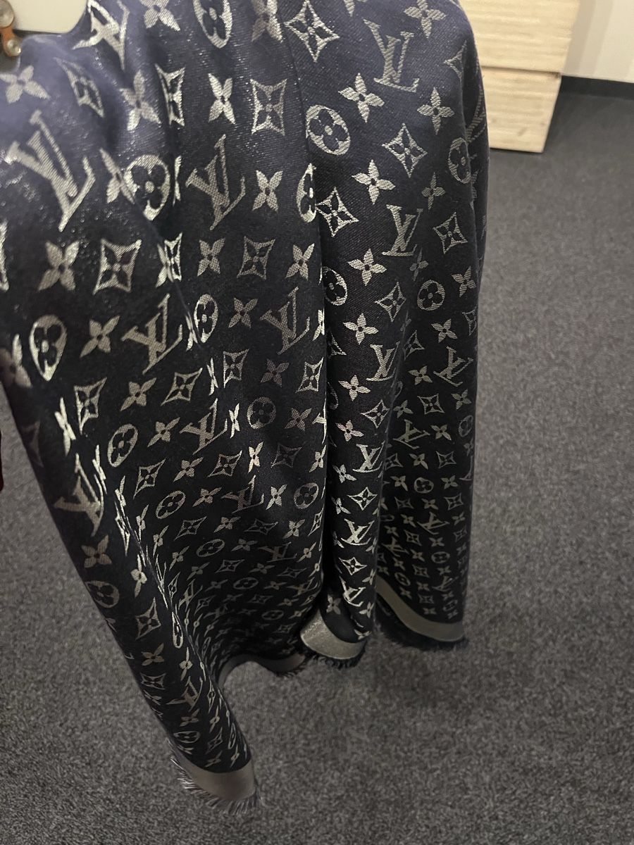 Louis Vuitton Foulard & Sciarpe: Louis Vuitton Shawl – Usato da Baar venduto da kri_m7t2 2