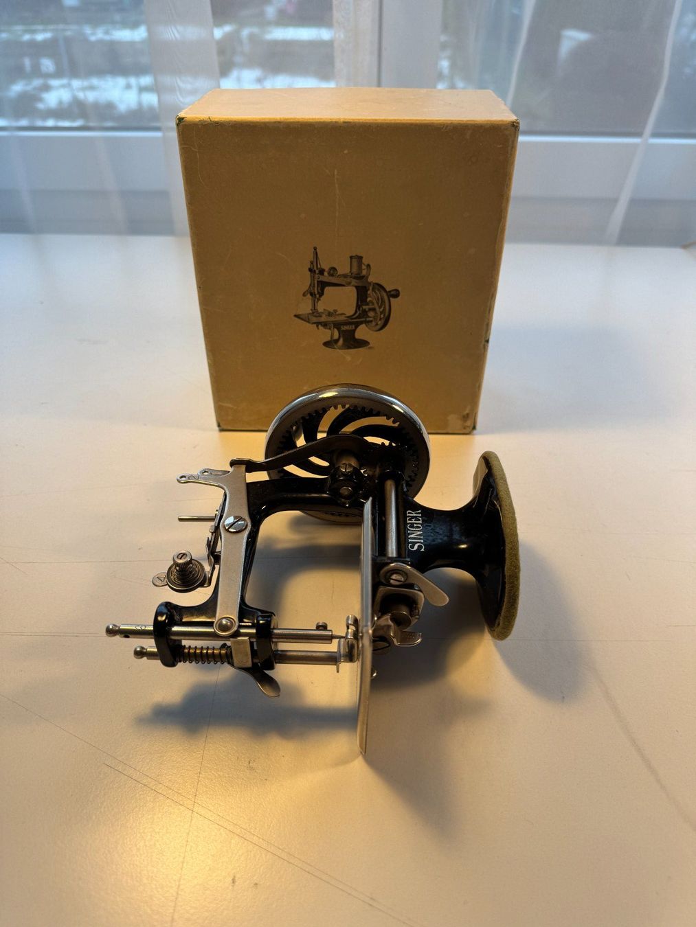 Singer Nähmaschinen: Singer Sewhandy Model 20 Mini-Nähmaschine mit Originalbox – Gebraucht aus Dänikon ZH von are_fz7m 6