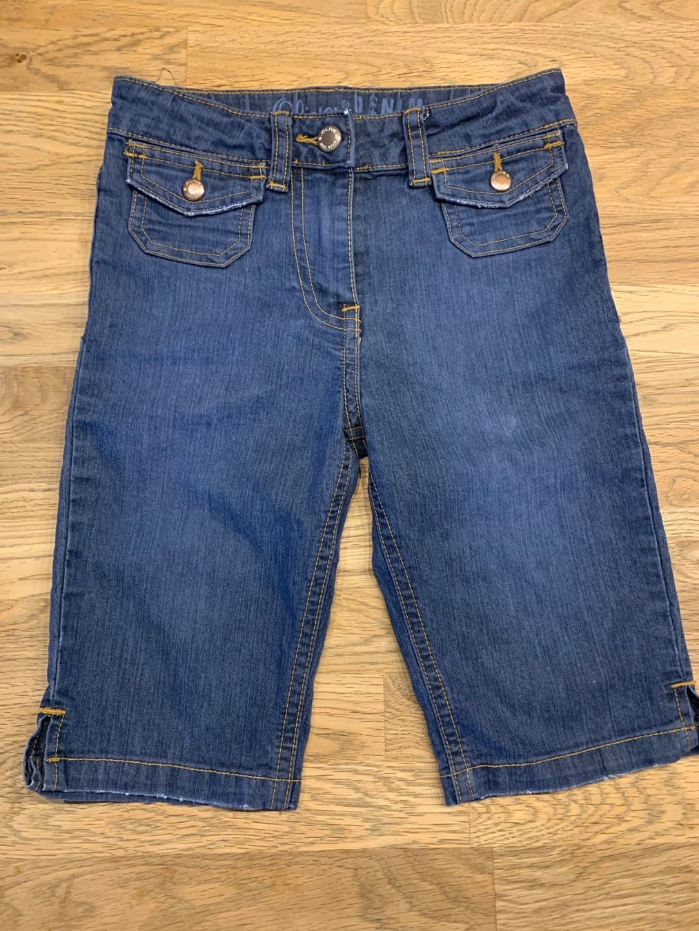 S.Oliver Pantaloni: S.Oliver kurze Jeans Gr.104 – Usato da Oberdorf SO venduto da sa-na