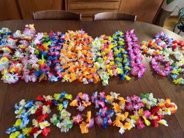 Hawaiian Kostümschmuck 12x Leis, x8 Haarkranz x17 Armband