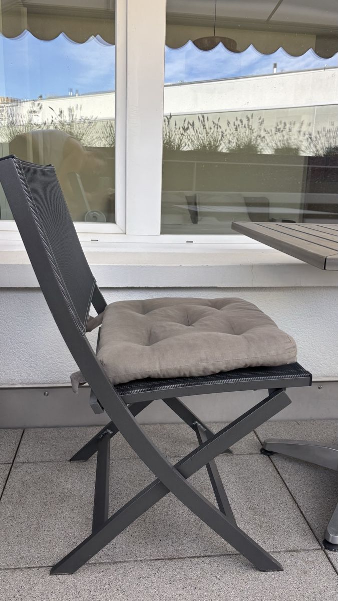 Tables: Gartenmöbel Set – D'occasion à Basel par leo_mld9 1