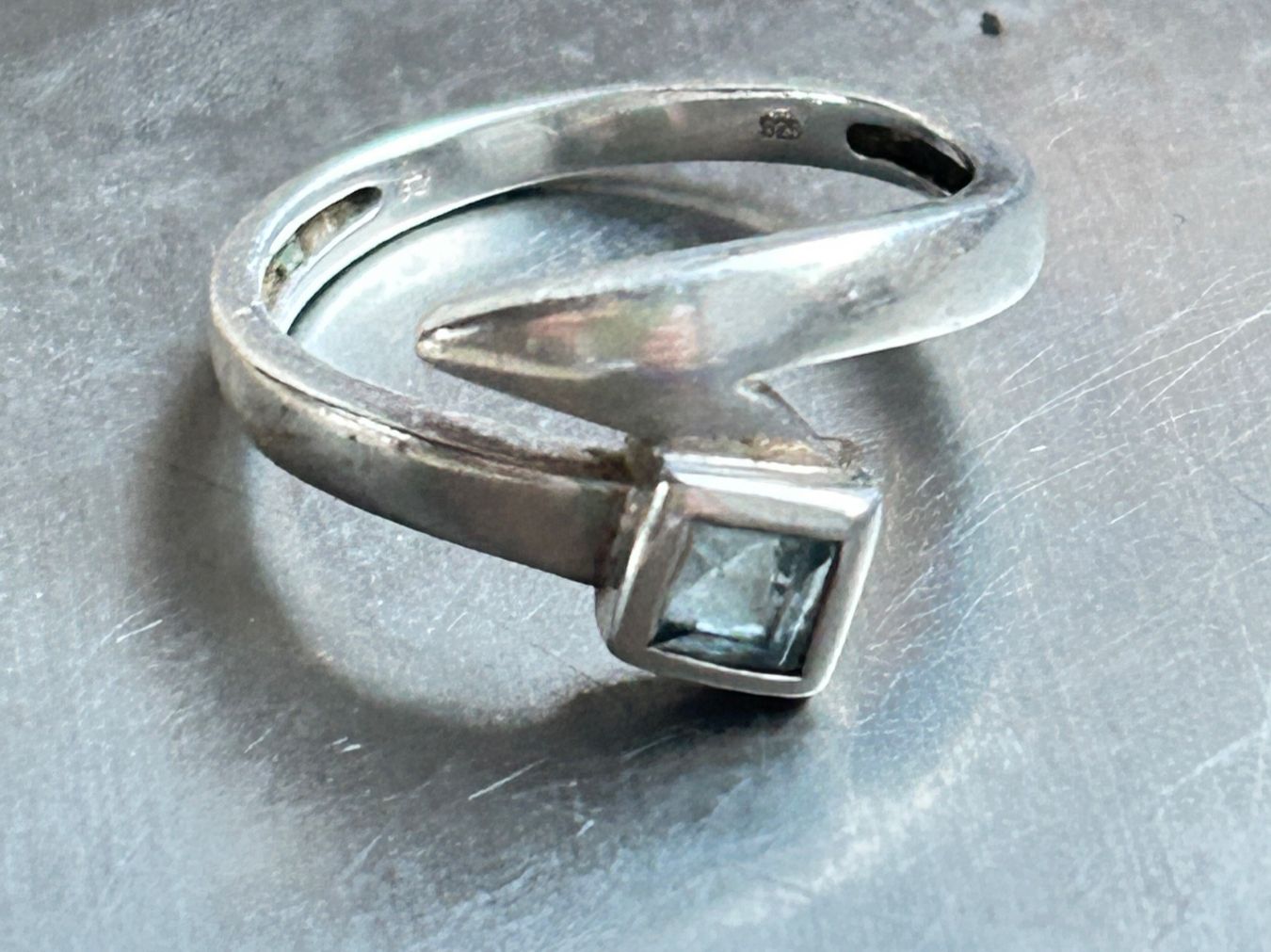 Anelli: Silber Ring mit blauem Stein (Grösse 50) – Usato da Dittingen venduto da Bijoubelle