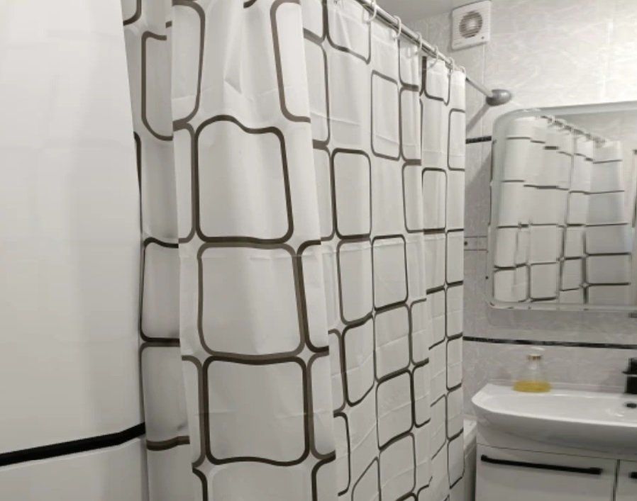 Tende: Moderna Square Duschvor / Rideau de douche 180cm – Nuovo (secondo la descrizione) da Lausanne venduto da animalopolis