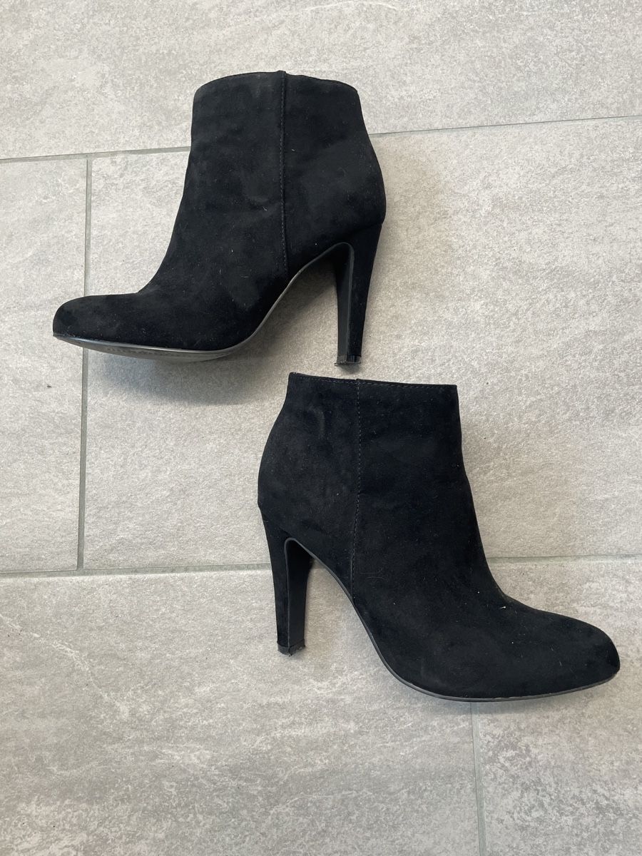 Scarpe da donna: Bata Wildleder Stiefeletten – Usato da Kilchberg BL venduto da ann_kwk5