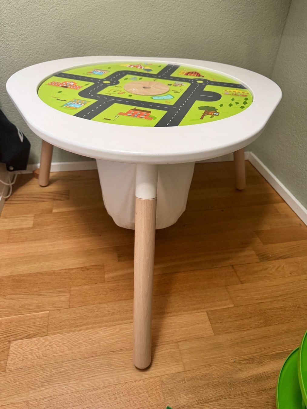 Tischset: Stokke Multifunktionsspieltisch in weiss – Gebraucht aus Hombrechtikon von Sonne127