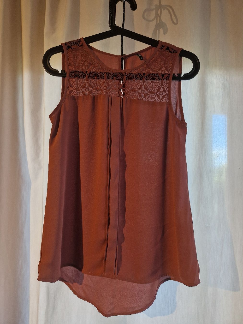 Only Top: ONLY Top mit Spitze, Grösse 34 – Usato da Rain venduto da -LUMA-