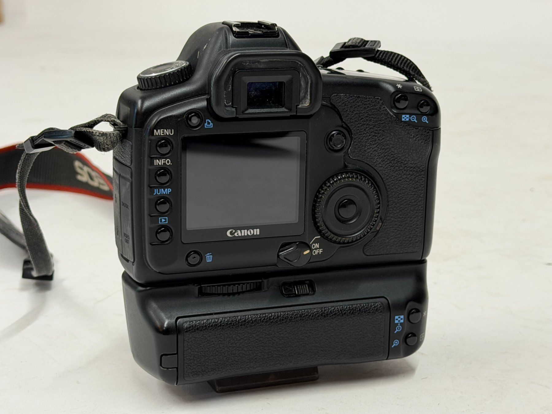 Canon Kamera: Canon EOS 5D Mark II + Original Canon BG-E6 Batteriegriff – Gebraucht aus Olten von antonio.troia 3