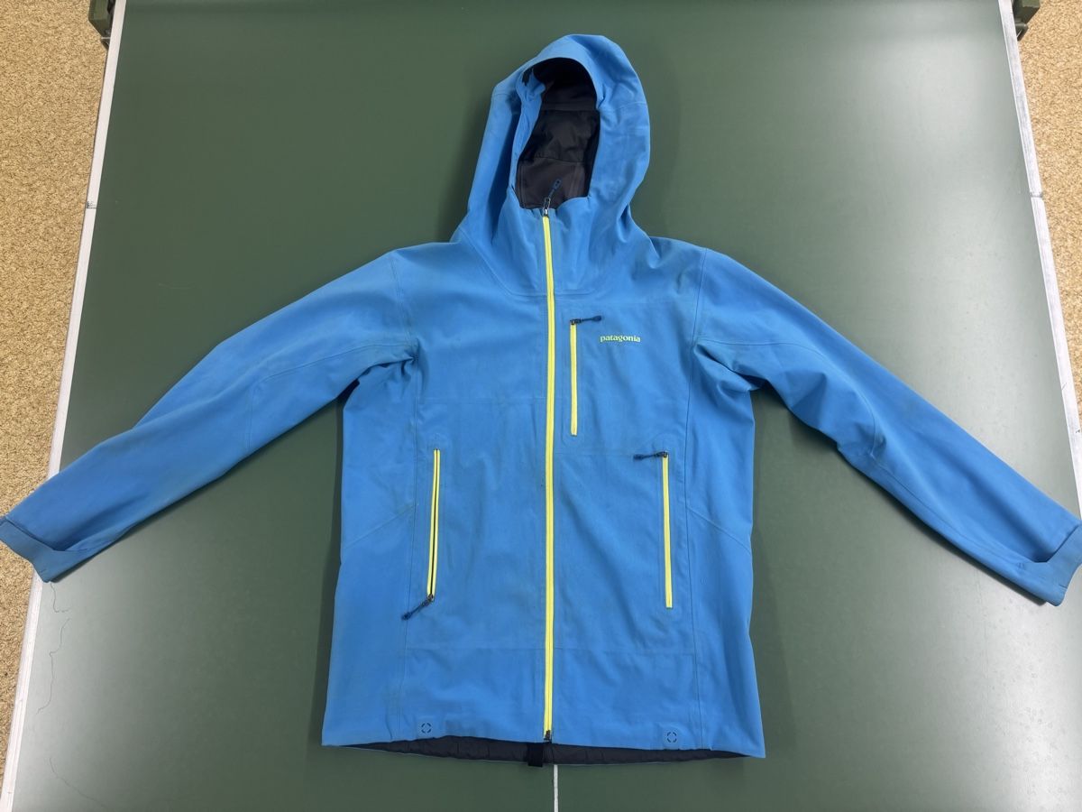 Patagonia Jacken: Patagonia Softshell Jacket Hooded Blue Size L – Gebraucht aus Zürich von ReinholdMessner