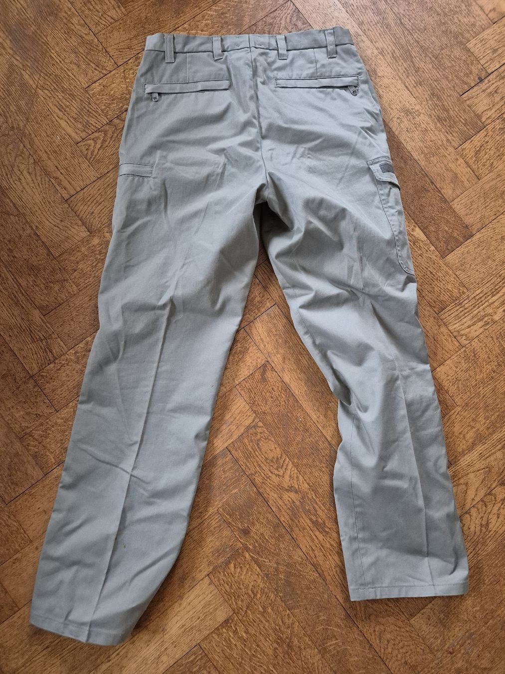 Pantaloni: Pantalon cargo Edmonte taille 40 – Usato da Yverdon-les-Bains venduto da somiou 1