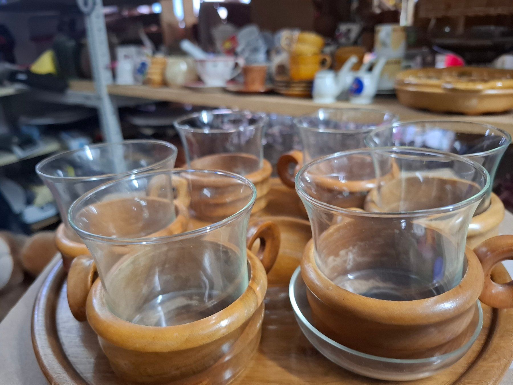 Bicchieri: 6Tee  Glas-Becher mit Holzhalterung auf Holz Tablett – Usato da Schönholzerswilen venduto da clyde123