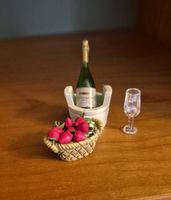 Erdbeerkörbchen und Champagner fürs Puppenhaus/Puppenstube