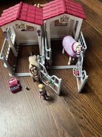 2 Schleich Pferdeboxen mit 3 Pferden und Pferdepflegerin