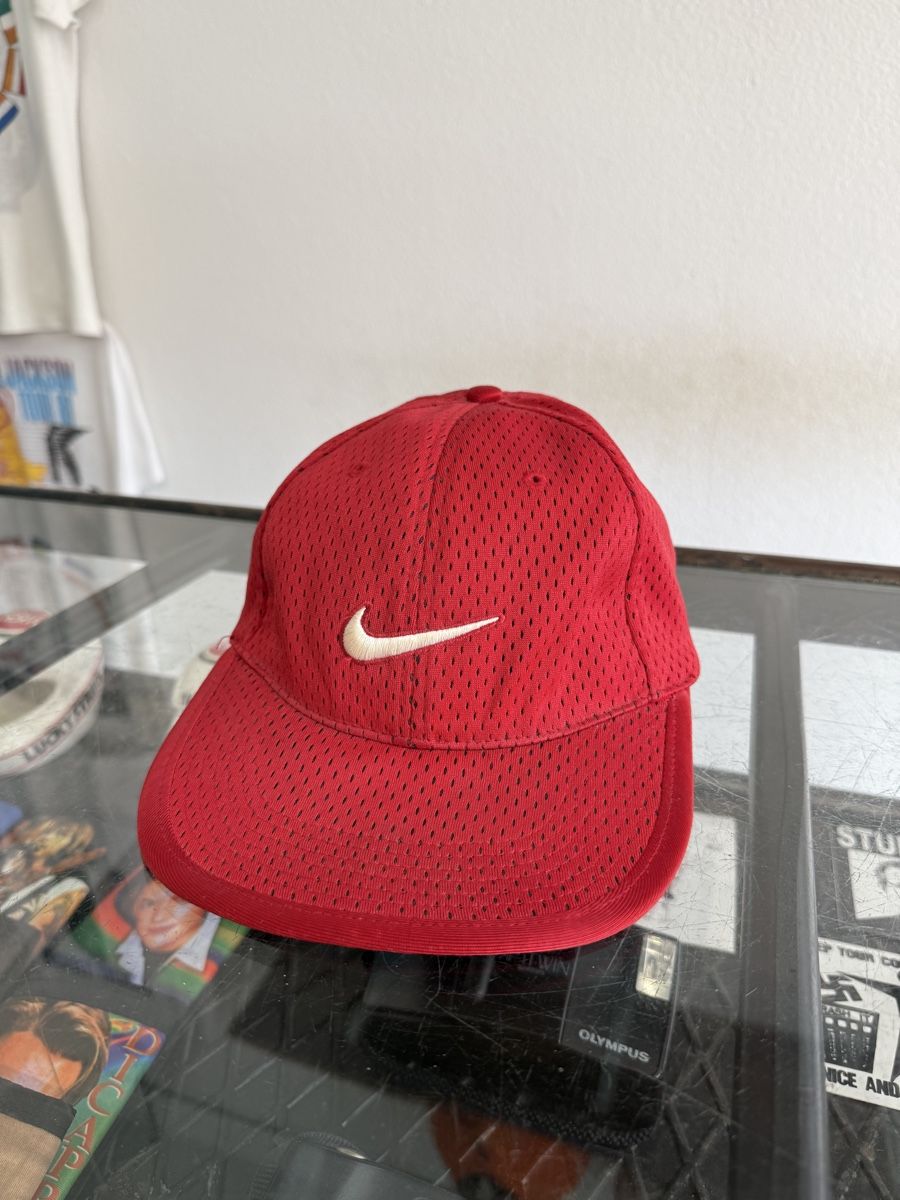 Nike Copricapi, berretti & cappellini: 90’s Vintage Nike Mesh Cap Hat – Usato da Lausanne venduto da user1020rnt 1
