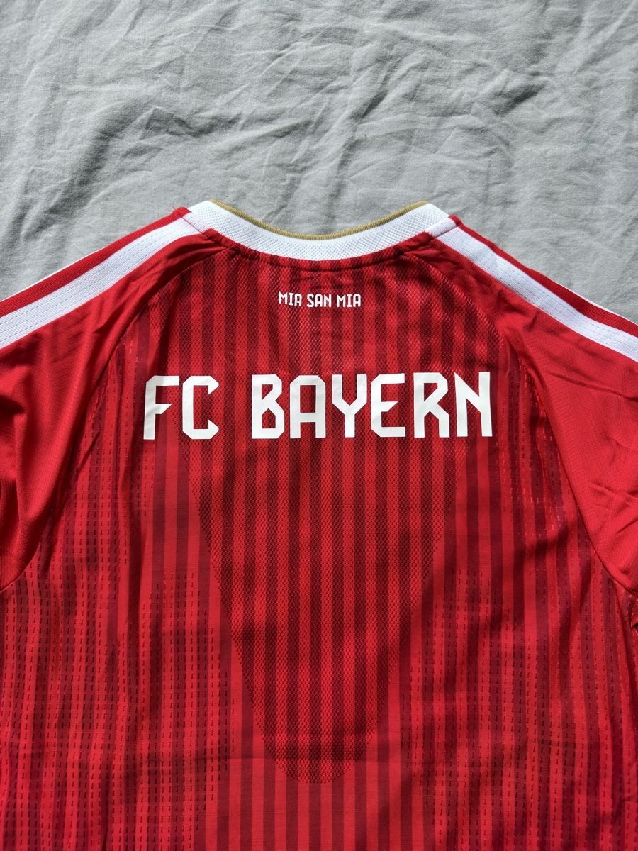 Bayern München Canottiere & Pantaloni: FC BAYERN MÜNCHEN TRIKOT 25/26 – Nuovo e nell'imballaggio originale da Biberist venduto da Eliasm_18 3
