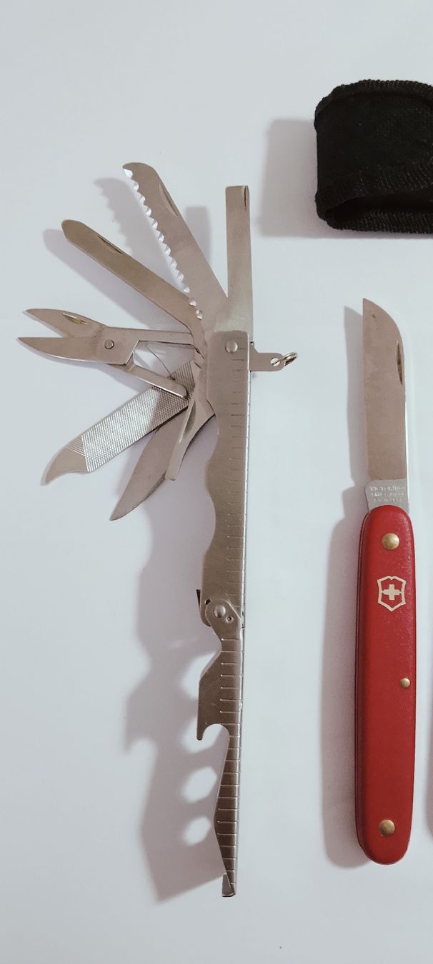 Victorinox Coltelli tascabile: Lot Victorinox Sackmesser plus neues Multitool  – Usato da Biel/Bienne venduto da Vintage-timearts 2
