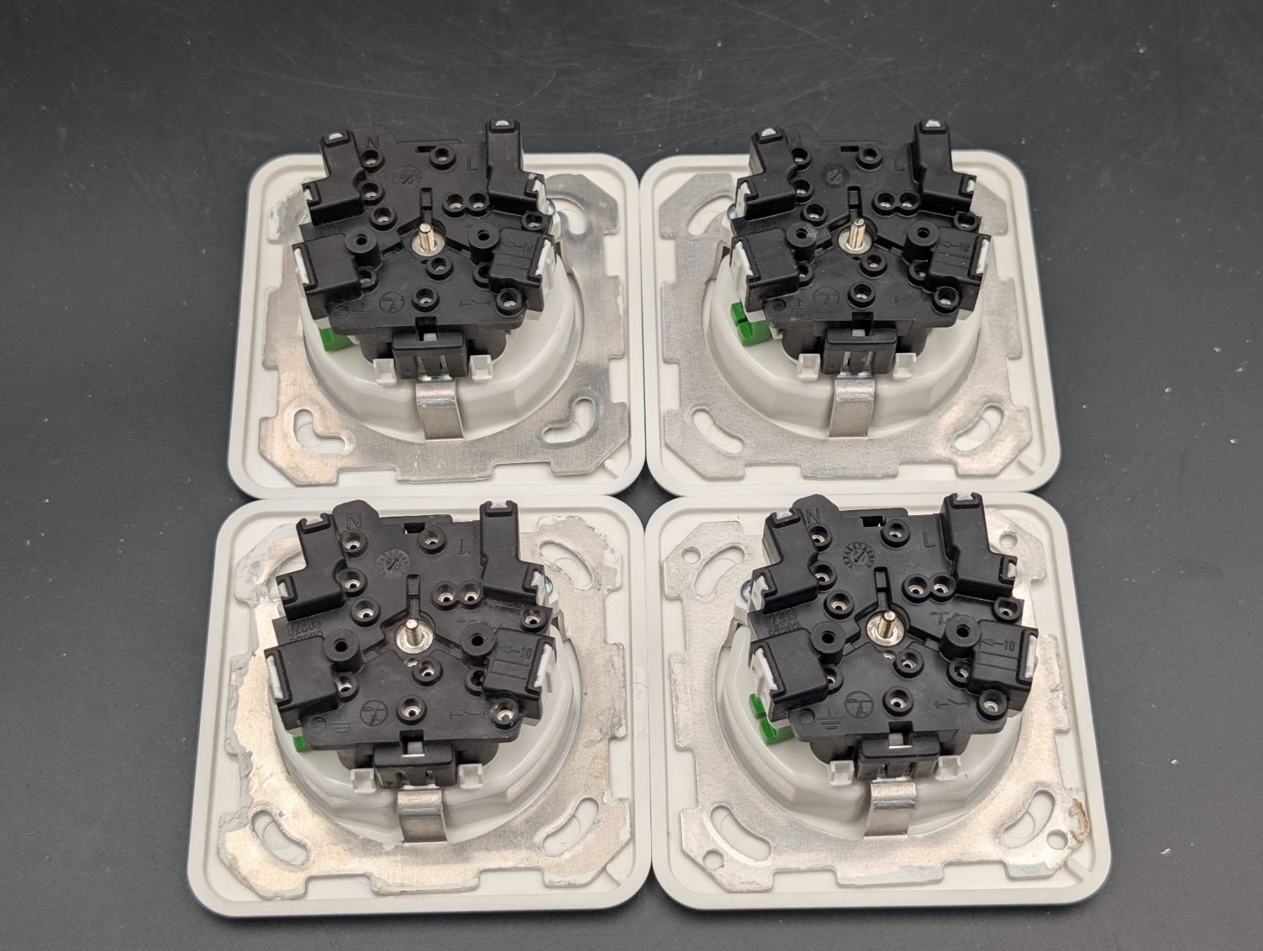 Feller Stecker: Feller Standard Set 4 Stück 3xT13 – Gebraucht aus Winterthur von Hint17 4