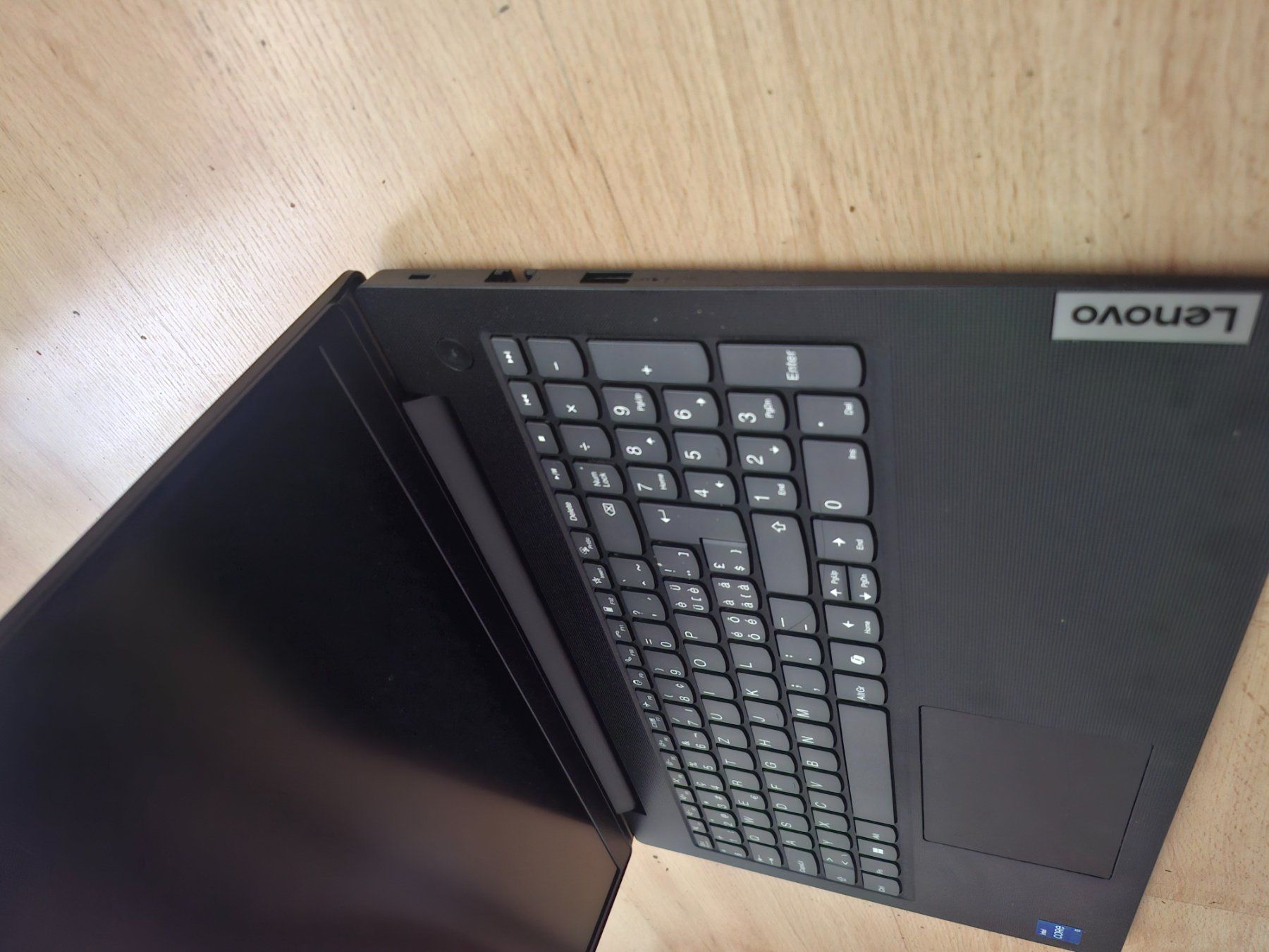 Lenovo Notebook: Lenovo V15 Gen 5 – Nuovo (secondo la descrizione) da Kreuzlingen venduto da jul_pww6 1