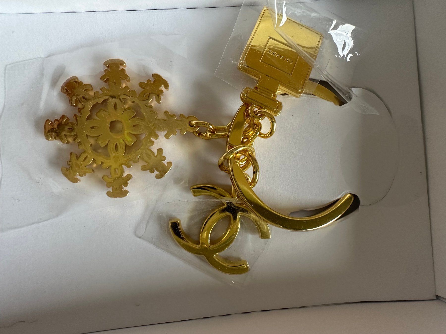 Chanel Portachiavi: CHANEL  Schlüsselanhänger – Nuovo e nell'imballaggio originale da Steinmaur venduto da regenbogen052 2