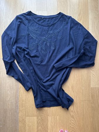 Damen Langarmshirt dunkelblau mit Perlenstickerei Grösse L