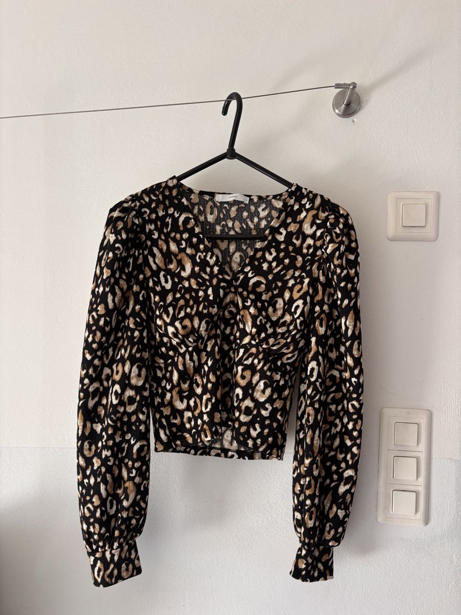 Only Blusen: Leoprint Bluse – Gebraucht aus Erlen von xdi_yy28