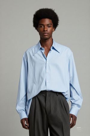 Hellblaues Button-Down-Hemd mit breitem Kragen