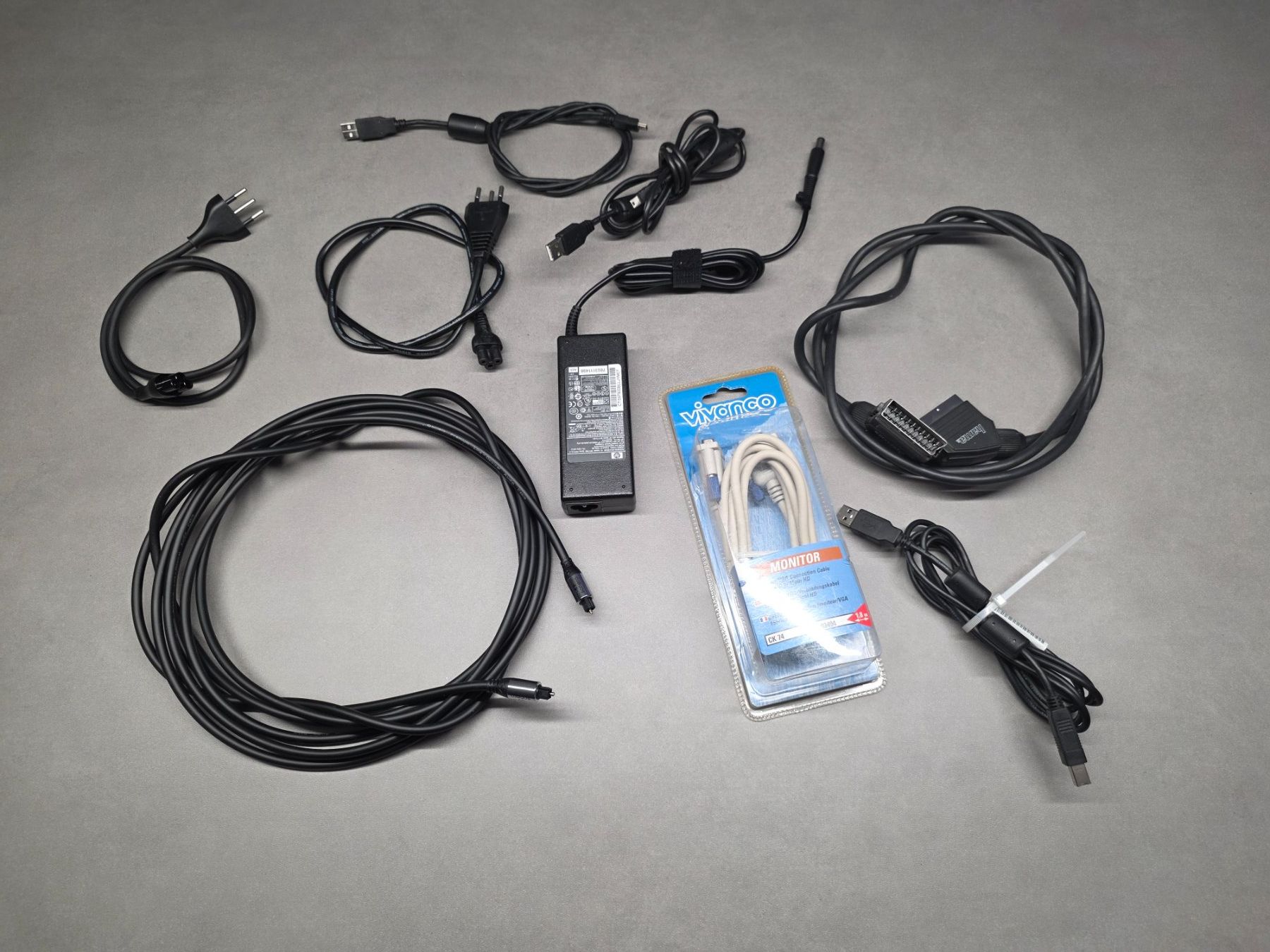 Câbles: Grosses PC Kabel- & Netzteil Konvolut – D'occasion à Lausen par -Vendetta- 4