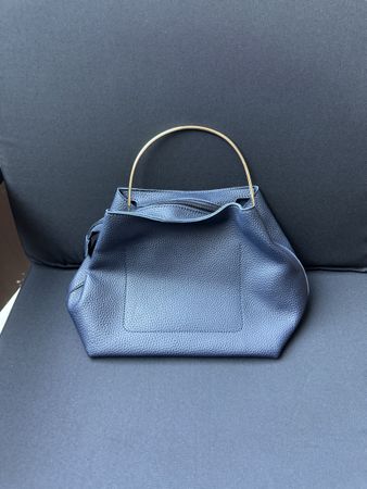 sac bleu marine avec hanse en métal 
