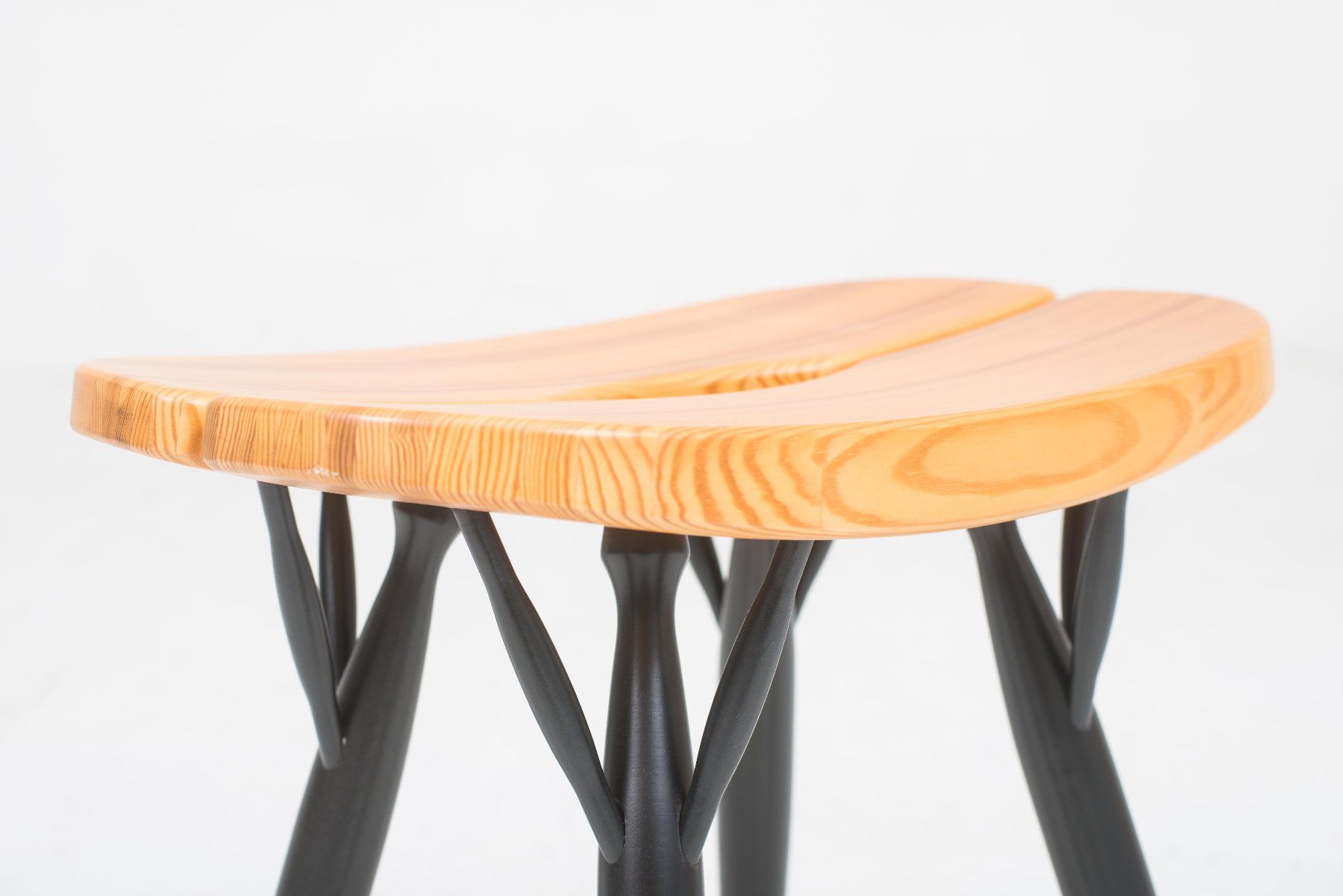 Artek Sgabelli: Artek Pirkka Hocker von Ilmari Tapiovaara – Usato da Zürich venduto da STUZH38 5