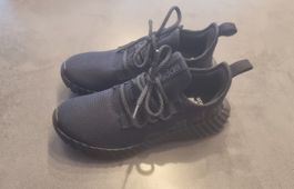 Adidas Sneaker schwarz – Fabrikneu – Grösse 42