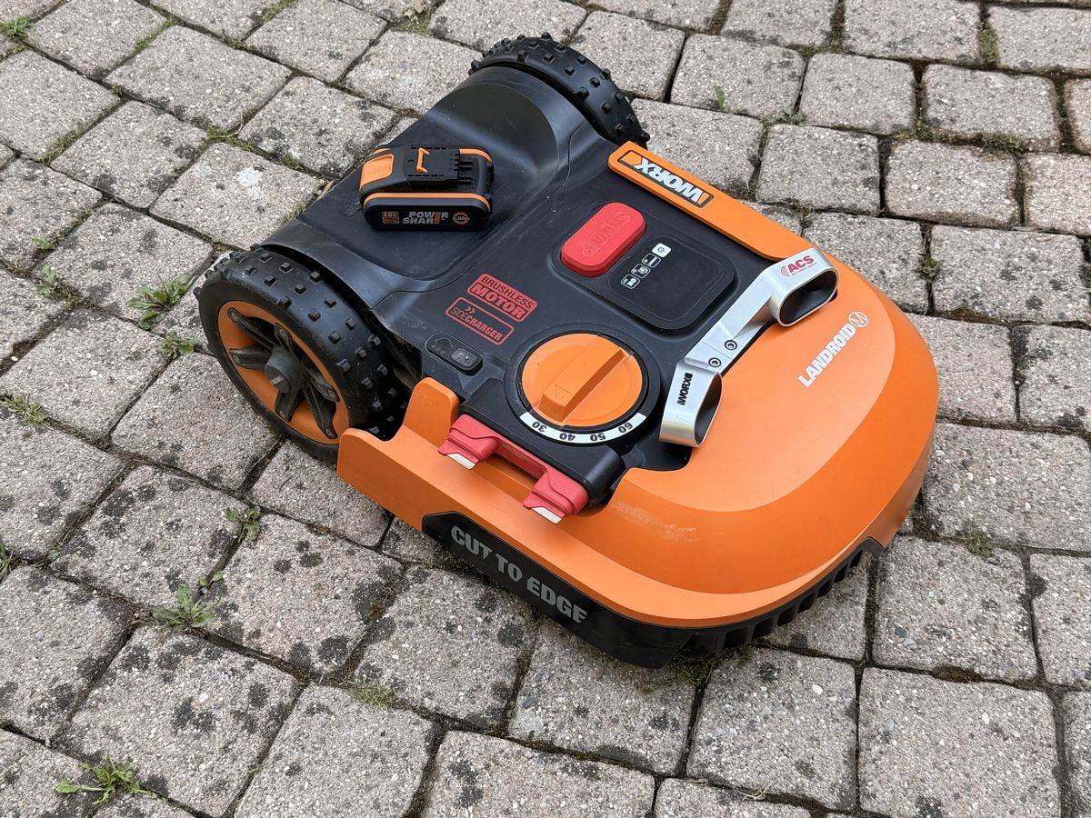 Worx Tagliaerba: Robot WORX Landroid WR141E 500m2 – Usato da Blonay venduto da Aviator7