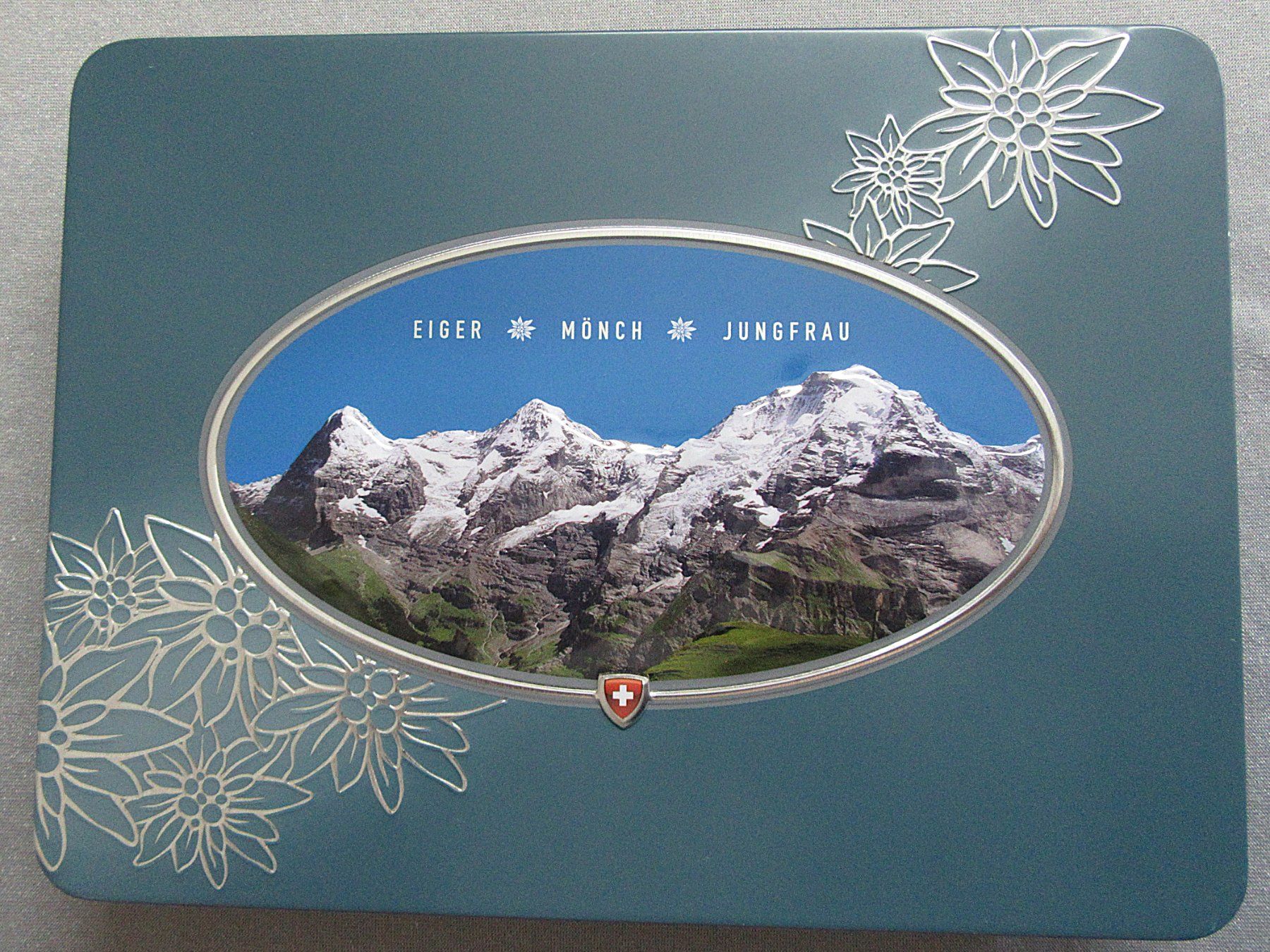 Altro in Decorazioni & Accessori: Blechdose Läckerli Huus Basel - Eiger, Mönch und Jungfrau – Usato da Auenstein venduto da Padabimbim 1